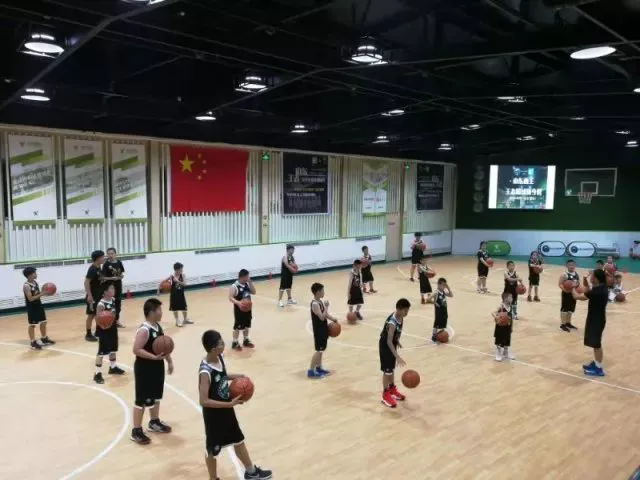 篮球艰苦训练的句子简短英语_0